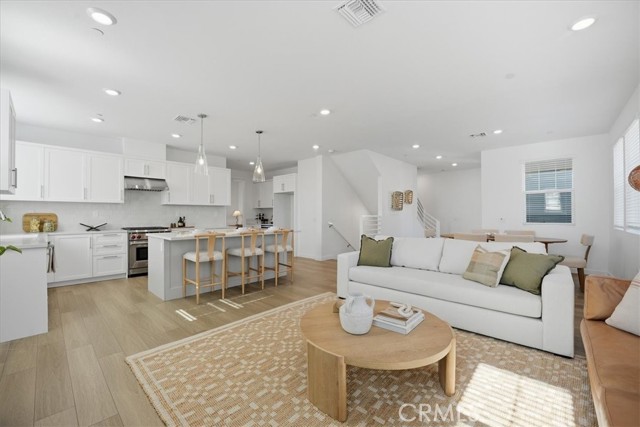 Detail Gallery Image 12 of 48 For 2380 Haley Point Drive #104,  Ventura,  CA 93003 - 4 Beds | 3/1 Baths