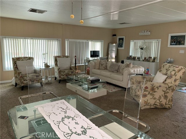 23301 Ridge Route DR, Laguna Hills CA: https://media.crmls.org/medias/60610e19-9409-49b0-843f-0151948efdaf.jpg
