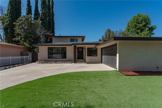 Detail Gallery Image 2 of 51 For 6539 Noble Avenue, Van Nuys,  CA 91411 - 4 Beds | 4 Baths