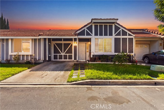 Front Image Thumbnail for CRDW26232950
