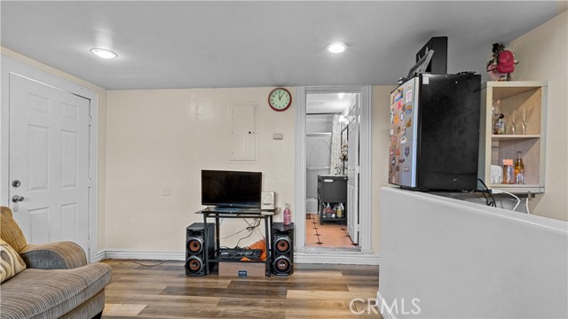 1178 Buelah Avenue, Los Angeles CA: https://media.crmls.org/medias/60617181-e158-40d2-b931-fb039a6a9615.jpg