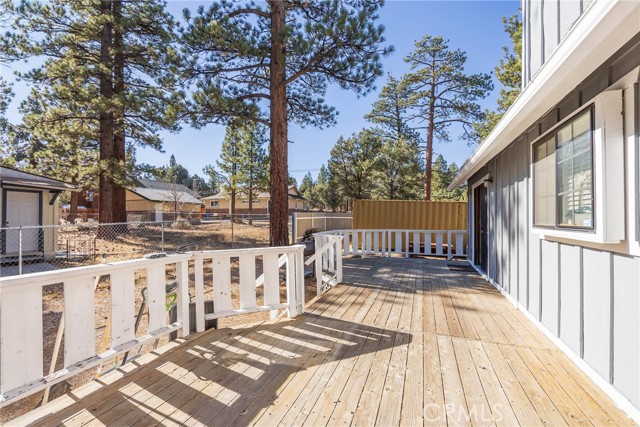 301 Downey Drive, Big Bear City CA: https://media.crmls.org/medias/6061c55a-69fe-451f-8be4-777363e63c8c.jpg