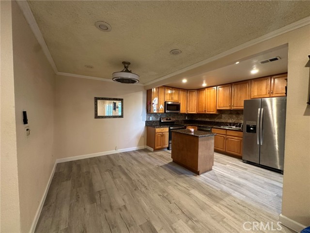 Detail Gallery Image 8 of 28 For 18512 #E Mayall, Northridge,  CA 91324 - 4 Beds | 3 Baths