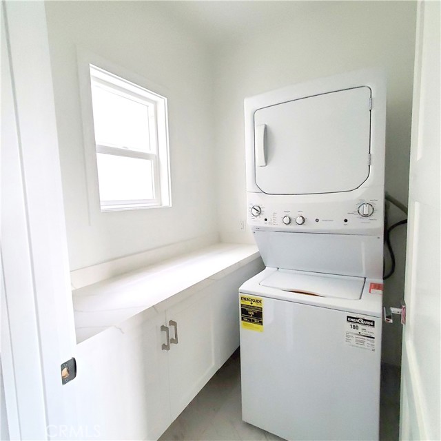 Detail Gallery Image 4 of 5 For 4605 E Ocean Bld, Long Beach,  CA 90803 - 2 Beds | 2 Baths