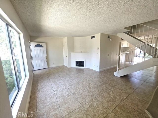 Detail Gallery Image 8 of 38 For 26938 via Terraza, Saugus,  CA 91350 - 3 Beds | 3 Baths