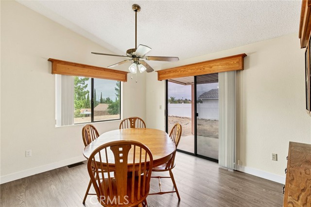 Detail Gallery Image 5 of 19 For 24800 Cornstalk Rd., Wildomar,  CA 92595 - 3 Beds | 2 Baths