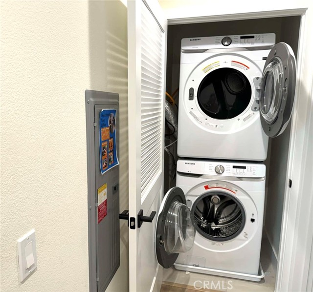 16450 Veterans Way, Tustin CA: https://media.crmls.org/medias/60647e65-aeea-409e-a1d8-037a20a0f889.jpg