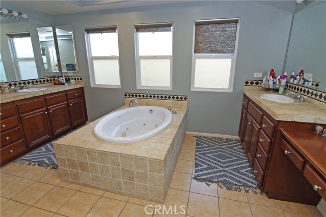 Detail Gallery Image 28 of 41 For 17634 Wren Dr, Canyon Country,  CA 91387 - 5 Beds | 4 Baths