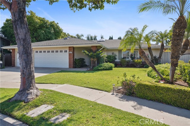 13811 Palace Way, Tustin CA: https://media.crmls.org/medias/6065570a-26f3-4ca5-9720-e188dcd10ca8.jpg