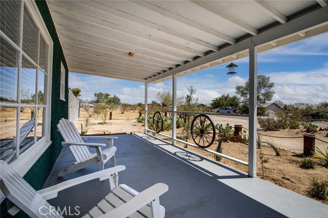 4574 Avenida Del Sol, Joshua Tree CA: https://media.crmls.org/medias/6065b6f1-5c0b-4f01-874b-a33e2bb8c0df.jpg
