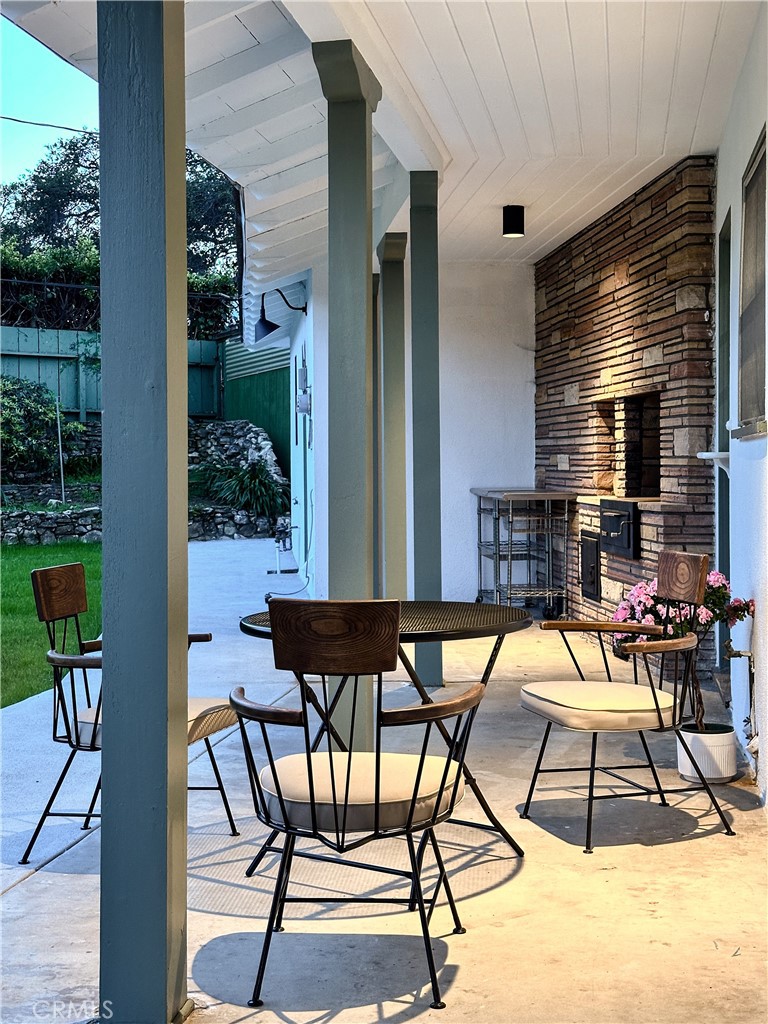 https://media.crmls.org/medias/6065ebcf-b7e5-4788-b0dd-9886a5531651.jpg?preset=X-Large