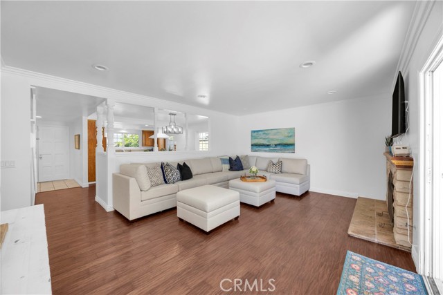 4322 Fontainbleau Avenue, Cypress CA: https://media.crmls.org/medias/6066c0b6-7a99-489b-a3ec-9519f4d23a15.jpg