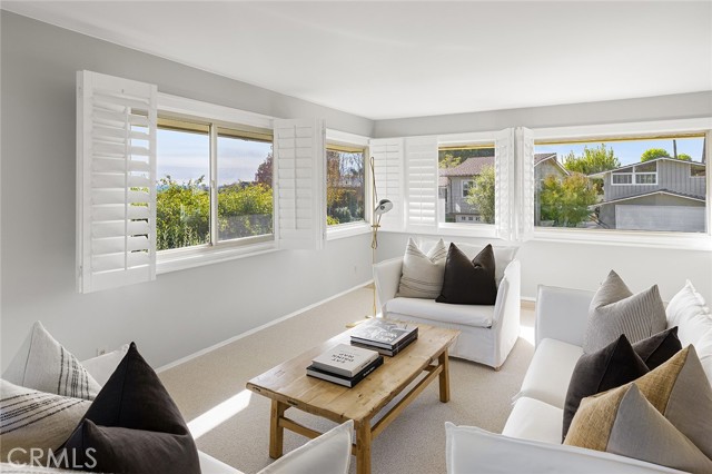 564 Seaward Road, Corona del Mar CA: https://media.crmls.org/medias/6066c80a-a747-46cc-974d-002e0271a3c7.jpg
