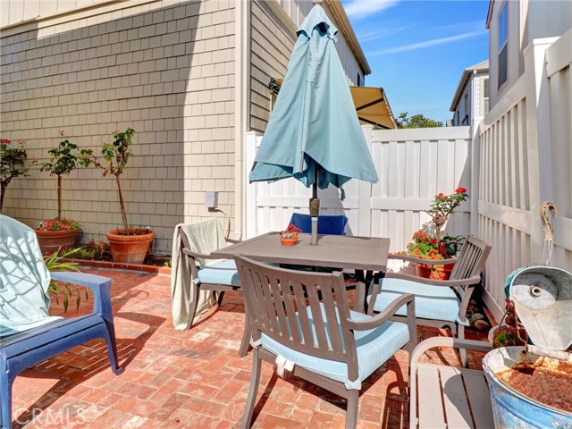 Detail Gallery Image 2 of 27 For 1800 S Pacific Coast #21,  Redondo Beach,  CA 90277 - 3 Beds | 3 Baths
