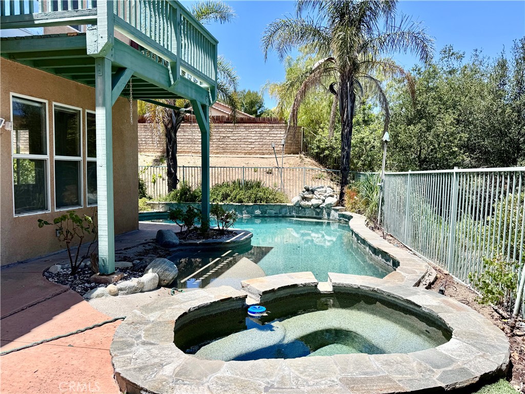 https://media.crmls.org/medias/60672112-7109-4a33-8f5d-cf2a00c80a21.jpg?preset=X-Large