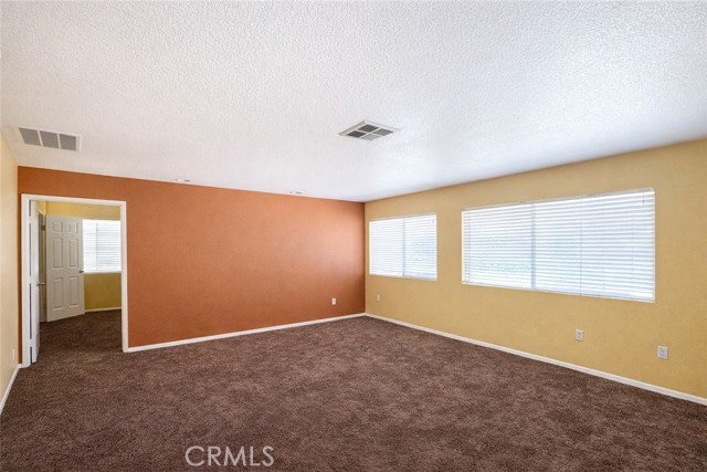 Detail Gallery Image 10 of 19 For 15082 Zircon, Victorville,  CA 92394 - 5 Beds | 3/1 Baths