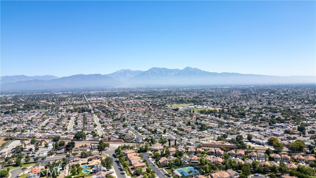 4299 Biscayne Street, Chino CA: https://media.crmls.org/medias/606757dd-fe4e-45eb-ad83-d678bedd90c5.jpg
