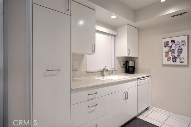 Image 11 of 37 For 1421 Sunrise Way 34