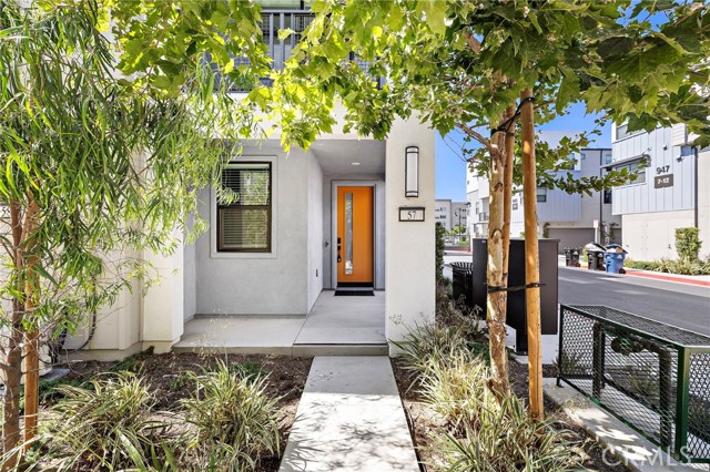 944 N Divino Privado, Ontario CA: https://media.crmls.org/medias/606a5a8e-bf1b-427b-bce5-ca343df8b85e.jpg