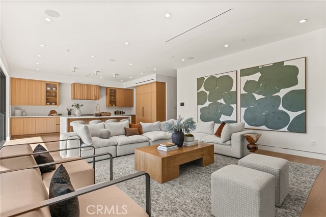 4453 Gentry Avenue, Studio City CA: https://media.crmls.org/medias/606aa49f-dd48-45d2-8535-d92d9f4b8355.jpg
