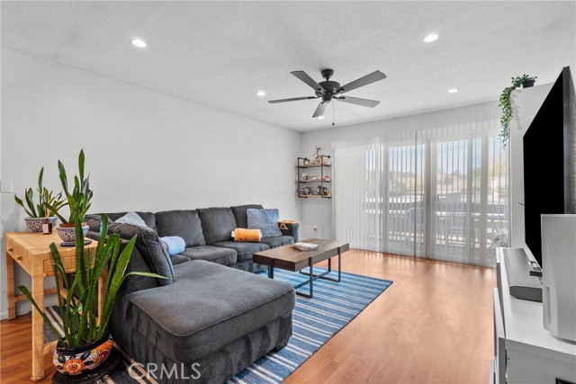 Detail Gallery Image 8 of 50 For 25736 Player Dr #R4,  Valencia,  CA 91355 - 2 Beds | 2 Baths