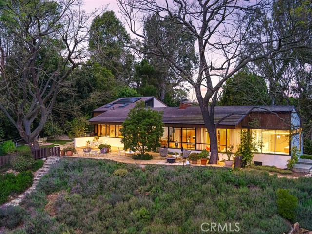 7 Cinchring Road, Rolling Hills CA: https://media.crmls.org/medias/606b53f3-e66a-4f79-8184-737bc432a0b1.jpg