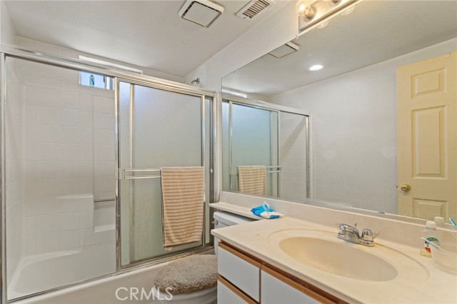 Detail Gallery Image 9 of 13 For 3918 W 118th Pl #8,  Hawthorne,  CA 90250 - 3 Beds | 3 Baths