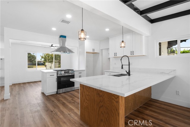 424 E Victoria Street, Rialto CA: https://media.crmls.org/medias/606b5ee8-3f8e-4c29-9669-fa5af64c4f31.jpg