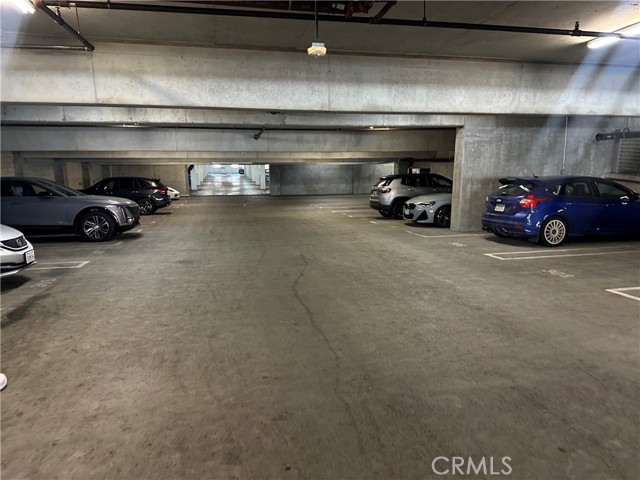 645 W 9th Street, Los Angeles CA: https://media.crmls.org/medias/606b88b2-a69d-4bcc-a20e-fa45348b38e5.jpg