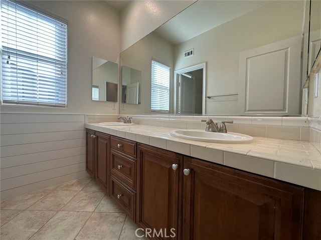 Detail Gallery Image 10 of 22 For 62 Logan, Irvine,  CA 92620 - 5 Beds | 4/1 Baths