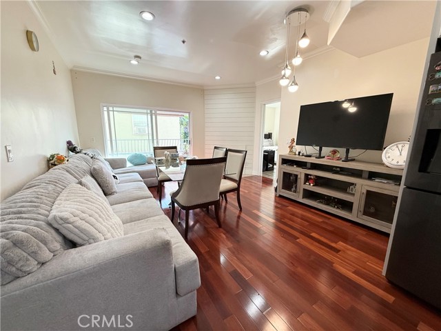 Detail Gallery Image 4 of 10 For 332 S Serrano Ave #101,  Los Angeles,  CA 90020 - 3 Beds | 2 Baths