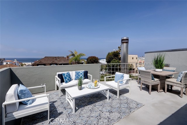 2318 Manhattan Avenue, Hermosa Beach, California 90254, 2 Bedrooms Bedrooms, ,2 BathroomsBathrooms,Residential,Sold,Manhattan,SB22091269