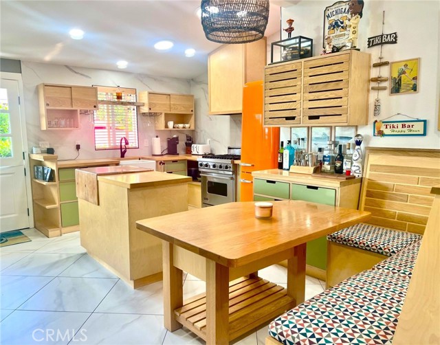 Detail Gallery Image 6 of 38 For 209 Tremont Dr, Newport Beach,  CA 92660 - 3 Beds | 2 Baths