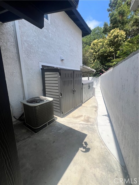 13241 Oakwood Lane, La Mirada CA: https://media.crmls.org/medias/606c6ba5-6c0d-4f9a-9569-0e6880f8642b.jpg