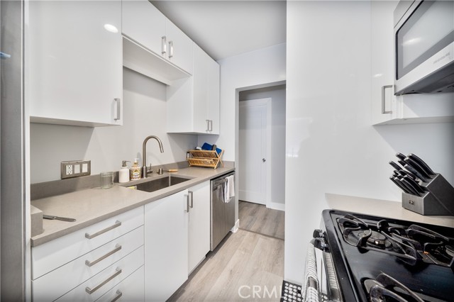 828 Indiana Avenue, Venice CA: https://media.crmls.org/medias/606c98c8-8a17-4360-8784-9153226096b2.jpg