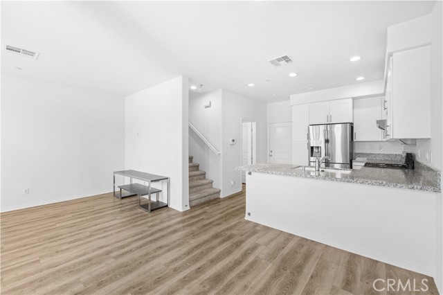 Detail Gallery Image 4 of 23 For 5657 Mcculloch Ave #102,  Temple City,  CA 91780 - 3 Beds | 3 Baths