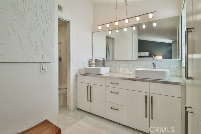 21025 Lemarsh Street, Chatsworth CA: https://media.crmls.org/medias/606d88cc-293e-4f2d-99e7-3d68a6c0b144.jpg