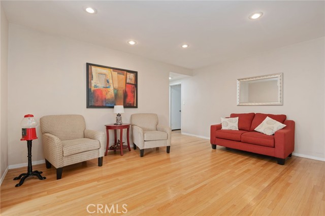 10022 Gothic Avenue, North Hills CA: https://media.crmls.org/medias/606ea02c-432a-47e8-8fc4-fe99bab5fa30.jpg