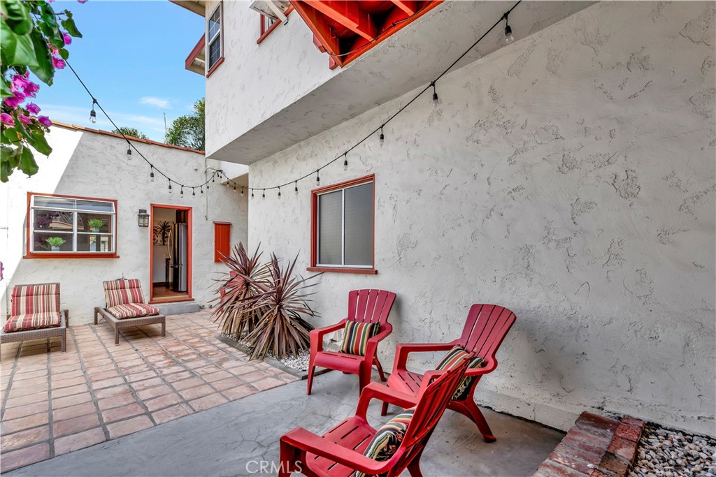 210 Nieto Avenue