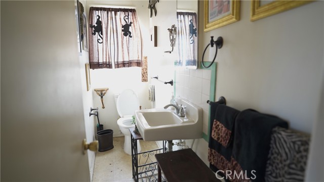 214 E 92nd, Los Angeles CA: https://media.crmls.org/medias/606fb336-1ea2-4060-8a04-2b17e669ce7a.jpg