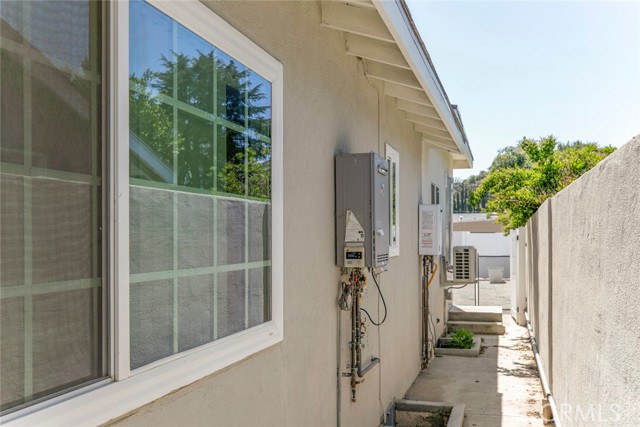 11024 Peoria Street, Sun Valley CA: https://media.crmls.org/medias/607078c7-6ae6-484c-8564-cda75121a44b.jpg