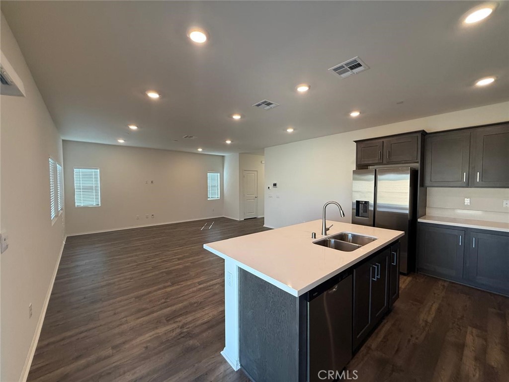 MLS #DW25250671 image #11