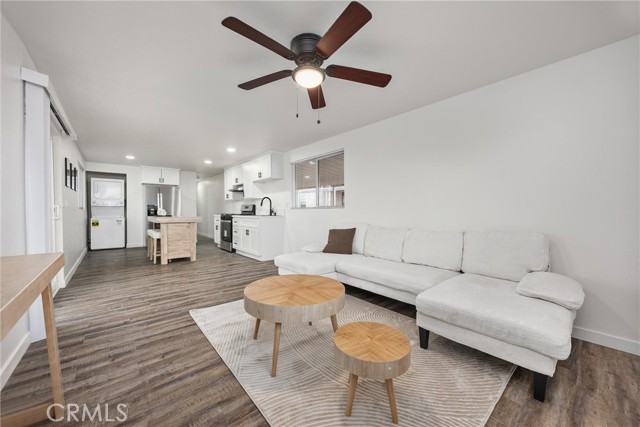 Detail Gallery Image 8 of 41 For 306 Kings Ln, Bakersfield,  CA 93308 - 2 Beds | 1 Baths