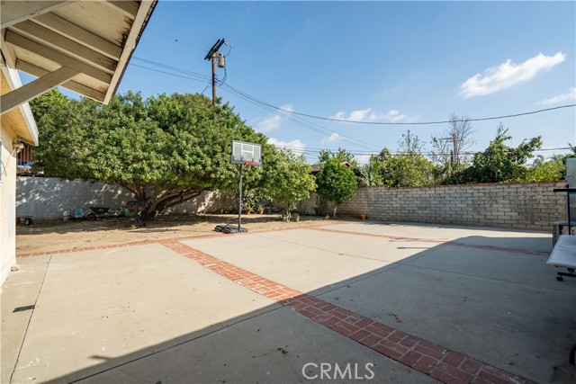 Detail Gallery Image 4 of 23 For 11044 Borden Avenue, Pacoima,  CA 91331 - 7 Beds | 4 Baths