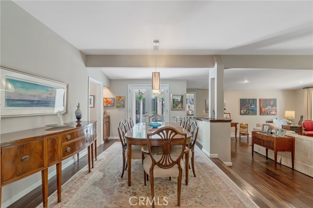 Detail Gallery Image 8 of 33 For 3818 Hayvenhurst Ave, Encino,  CA 91436 - 4 Beds | 3 Baths