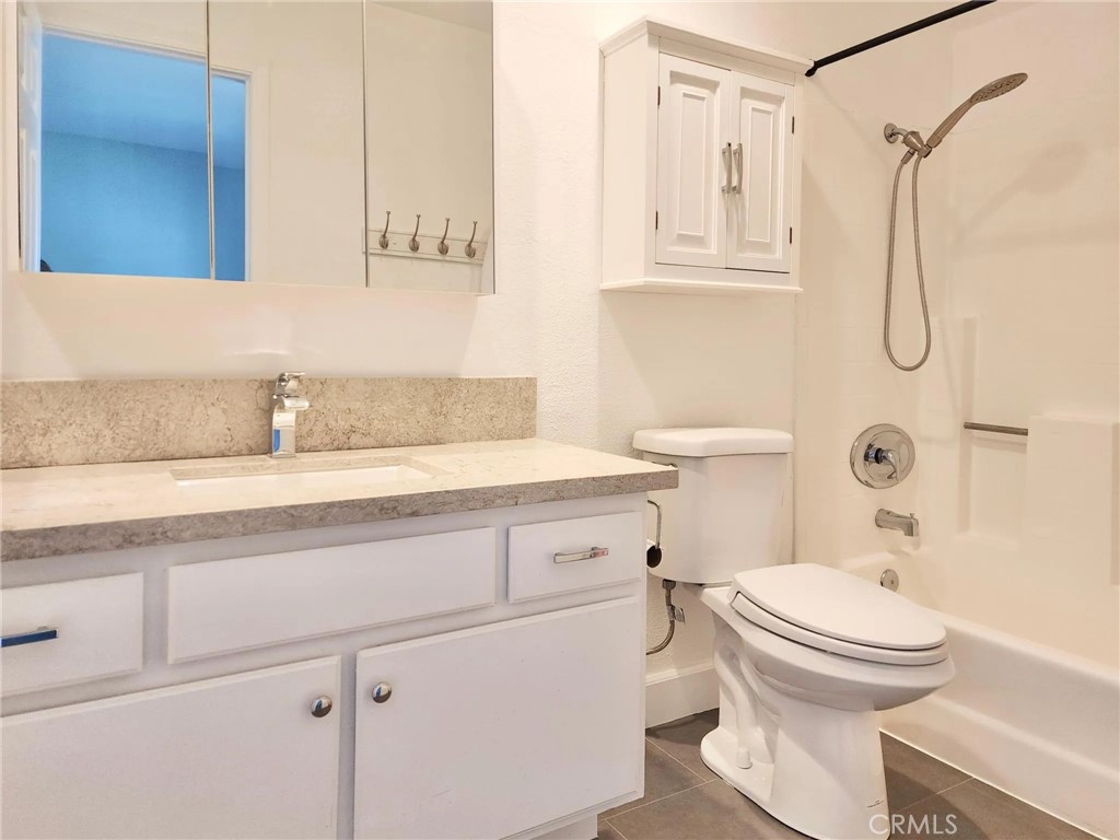 24221 Avenida De Las Flores 111