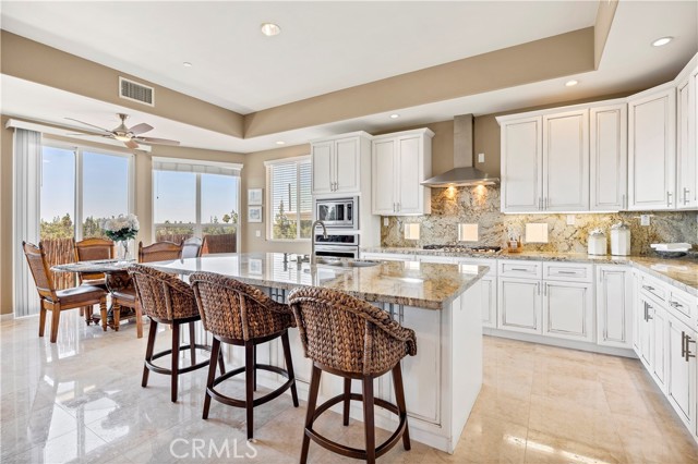 556 Via Pueblo, Riverside CA: https://media.crmls.org/medias/6072c2c7-82df-4e1c-82ff-6978af8a653b.jpg