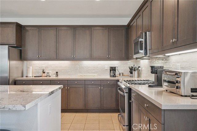 Detail Gallery Image 12 of 53 For 414 Azalea St, Fillmore,  CA 93015 - 3 Beds | 2/1 Baths
