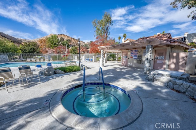 Detail Gallery Image 33 of 37 For 29322 Gary Dr, Canyon Country,  CA 91387 - 4 Beds | 2/1 Baths