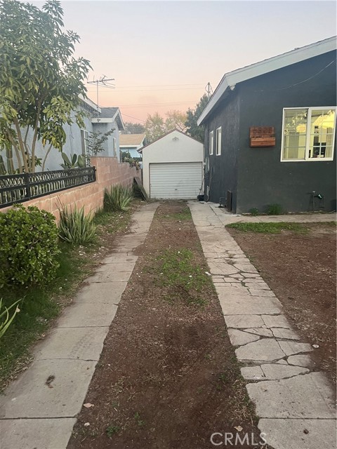 Detail Gallery Image 3 of 18 For 6808 Benson, Huntington Park,  CA 90255 - 2 Beds | 1 Baths